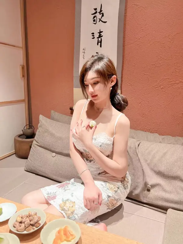 010.周妍希 – 与喵玩耍 13